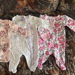 Sleeper and onesie 0-3 months